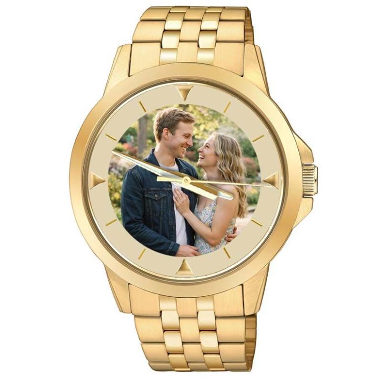 Die personalisierte Armbanduhr für Männer als Citizen Armbanduhr in Gold plattiert mit Zifferblatt und goldenen Dreiecken sowie Foto